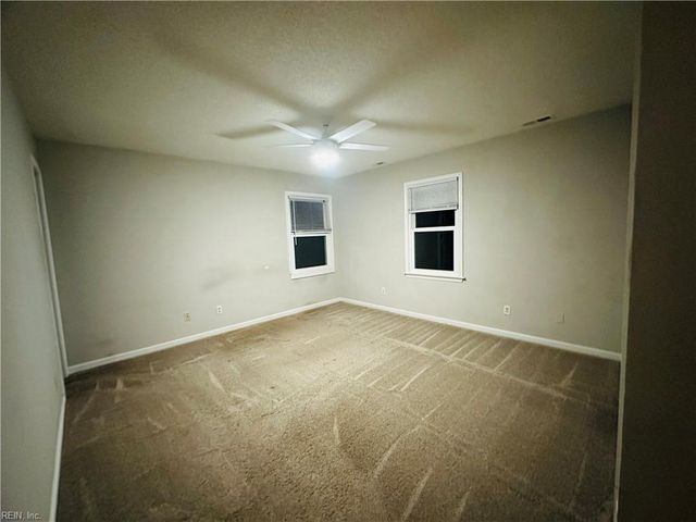 211 Red Oak CT, Smithfield, VA 23430