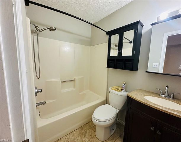 211 Red Oak CT, Smithfield, VA 23430