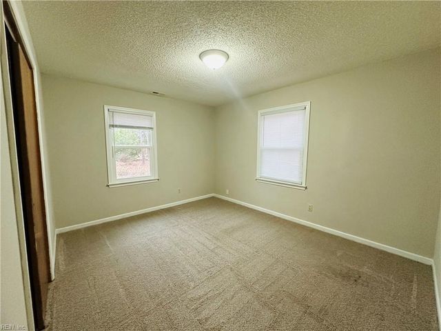 211 Red Oak CT, Smithfield, VA 23430