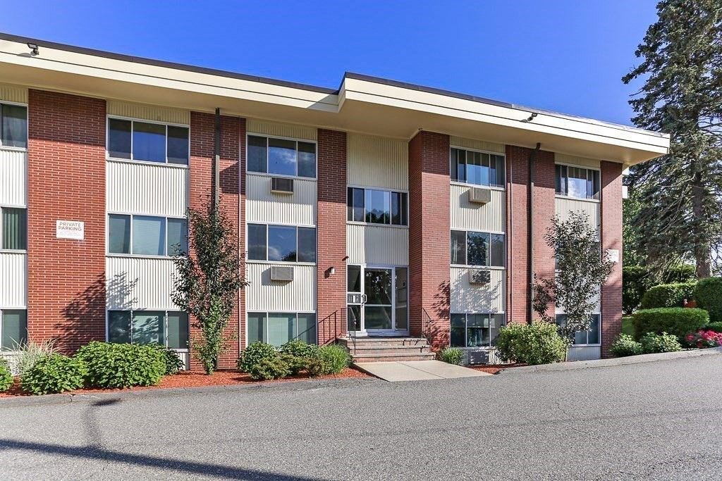 74 Beach St 1-2, Woburn, MA 01801