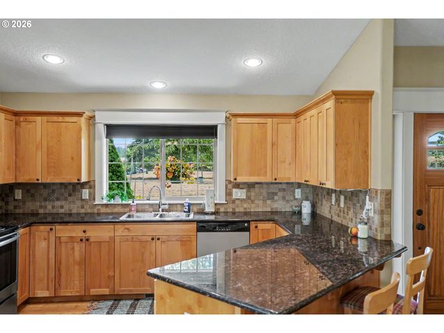 801 PINTAIL St, Silverton, OR 97381