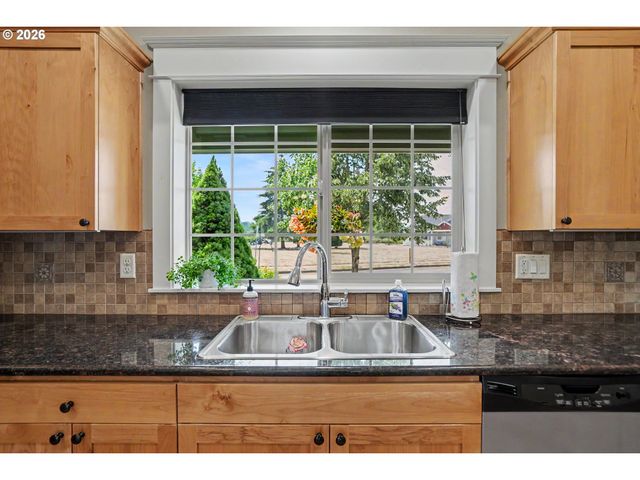 801 PINTAIL St, Silverton, OR 97381