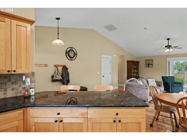 801 PINTAIL St, Silverton, OR 97381