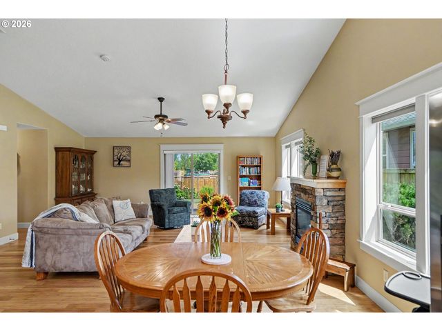 801 PINTAIL St, Silverton, OR 97381