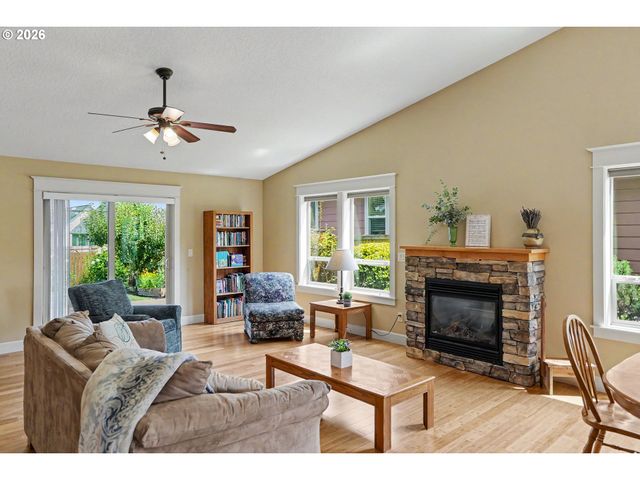 801 PINTAIL St, Silverton, OR 97381
