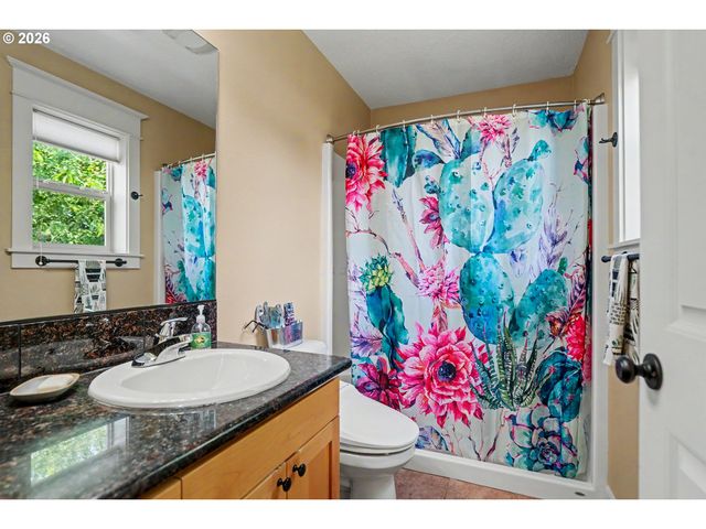 801 PINTAIL St, Silverton, OR 97381