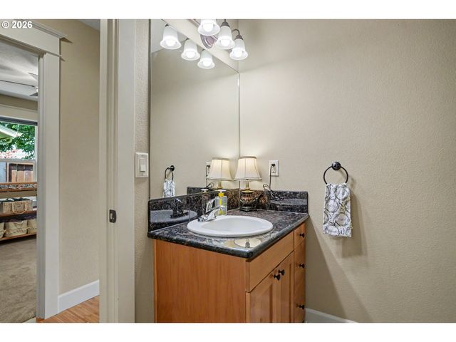 801 PINTAIL St, Silverton, OR 97381
