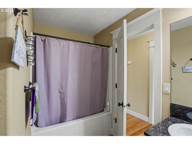 801 PINTAIL St, Silverton, OR 97381