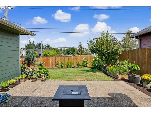 801 PINTAIL St, Silverton, OR 97381