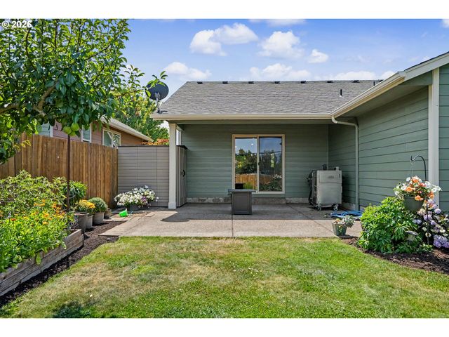 801 PINTAIL St, Silverton, OR 97381