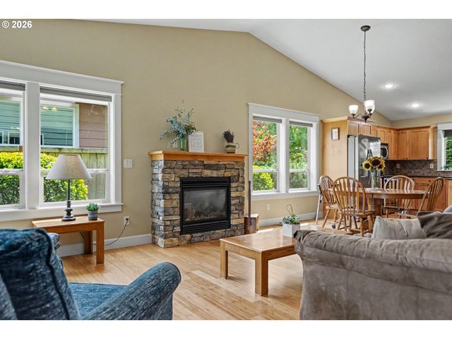 801 PINTAIL St, Silverton, OR 97381