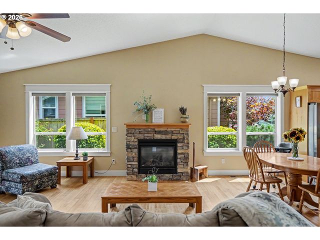 801 PINTAIL St, Silverton, OR 97381