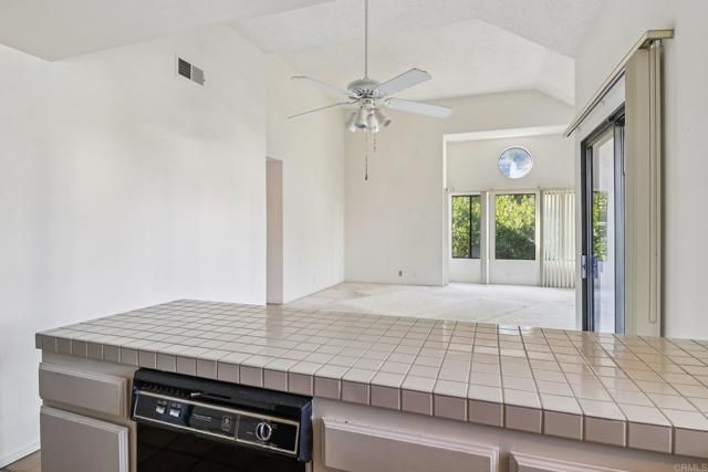 542 Via de la Valle J, Solana Beach, CA 92075