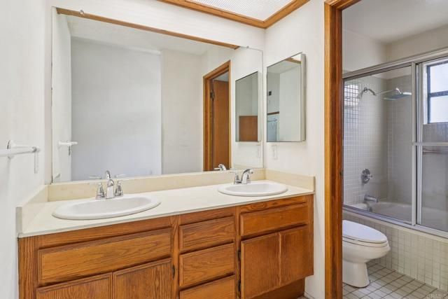 542 Via de la Valle J, Solana Beach, CA 92075