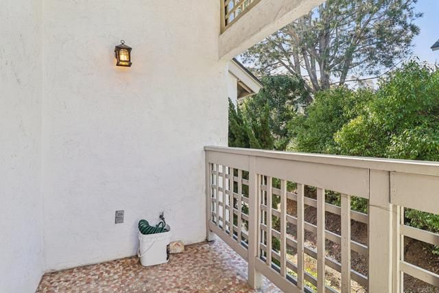 542 Via de la Valle J, Solana Beach, CA 92075