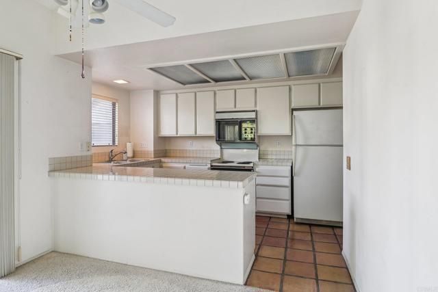 542 Via de la Valle J, Solana Beach, CA 92075