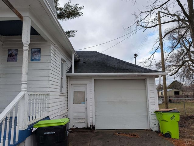 229 E 2nd Street, Pinconning, MI 48650