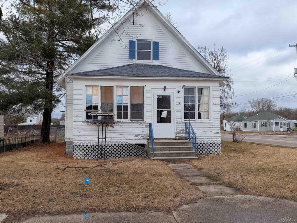 229 E 2nd Street, Pinconning, MI 48650