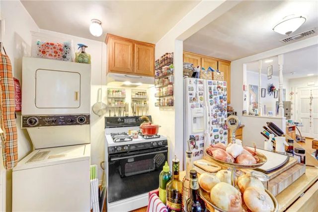 5759 Hazeltine, Van Nuys, CA 91401