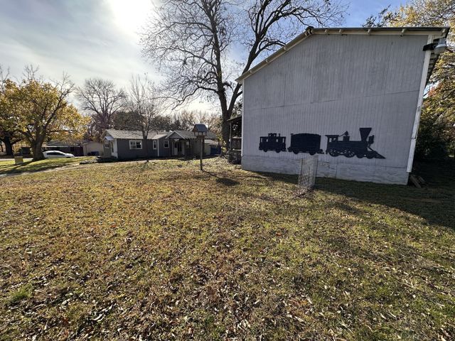 2931 S Barrett Avenue, Denison, TX 75020