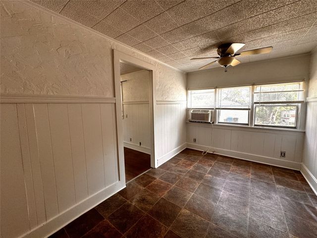 2931 S Barrett Avenue, Denison, TX 75020