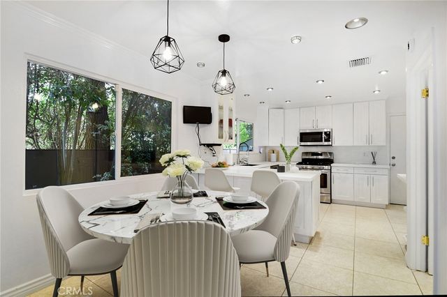 19611 Rosita Street, Tarzana, CA 91356