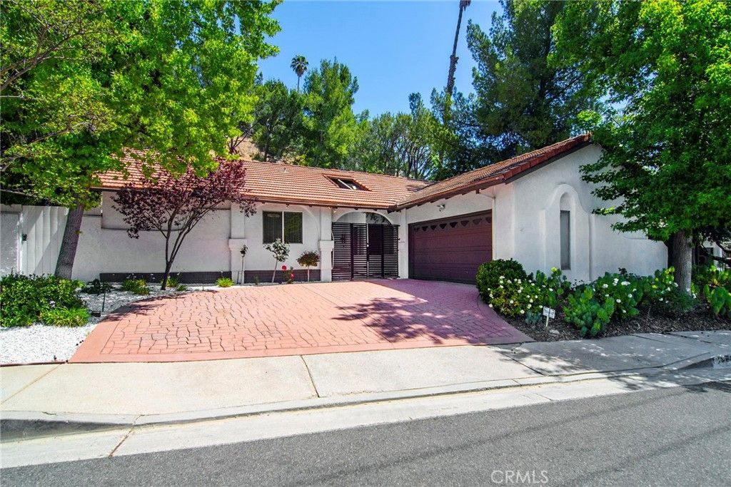 Image 1 of property listing at 19611 Rosita Street, Tarzana, CA 91356