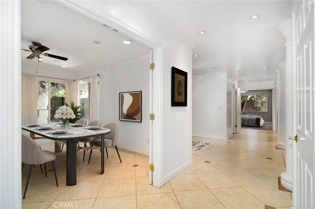 Image 18 of property listing at 19611 Rosita Street, Tarzana, CA 91356