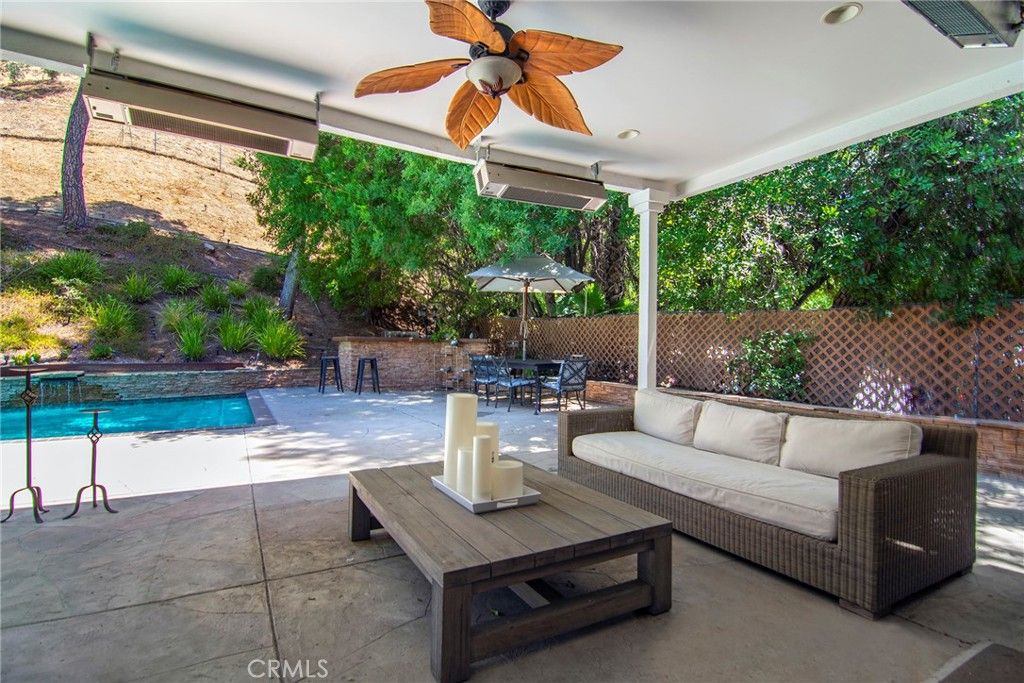 Image 30 of property listing at 19611 Rosita Street, Tarzana, CA 91356