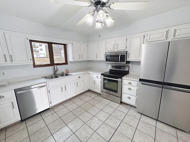 3715 35th Street 3, Moline, IL 61265