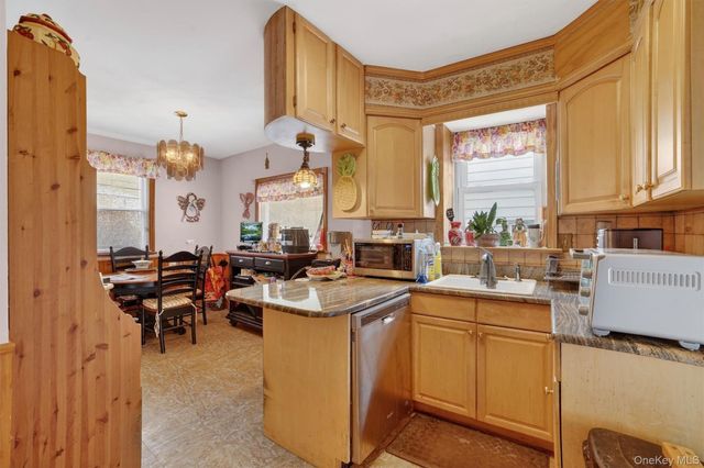 65 Hillview Avenue, Yonkers, NY 10704