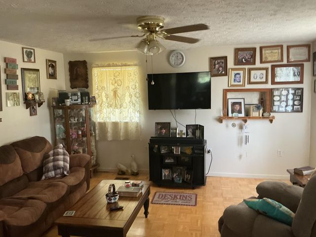 157 Deskins Lane, Frenchburg, KY 40322