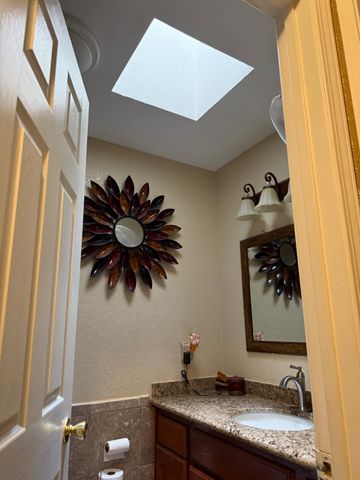 3315 Sunnyview Ln, North Highlands, CA 95660