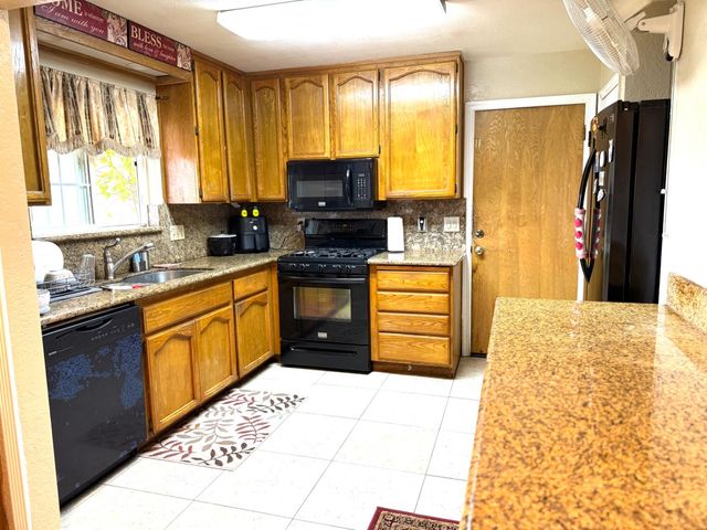 3315 Sunnyview Ln, North Highlands, CA 95660