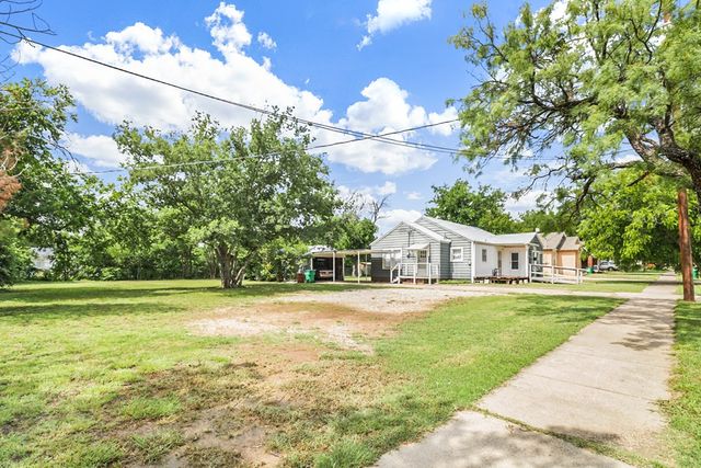 605 W Walnut, Coleman, TX 76834