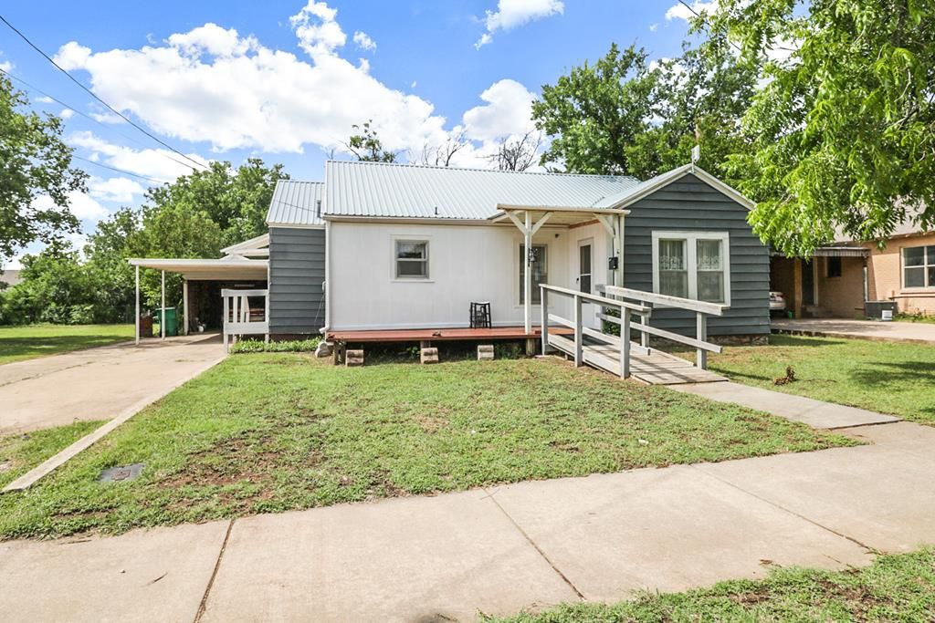 605 W Walnut, Coleman, TX 76834