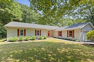 8 Stonewall Lane, Greenfield, NY 12833