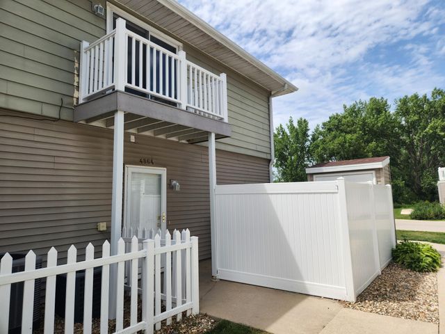 4864 Harmony Place, Waterloo, IA 50701