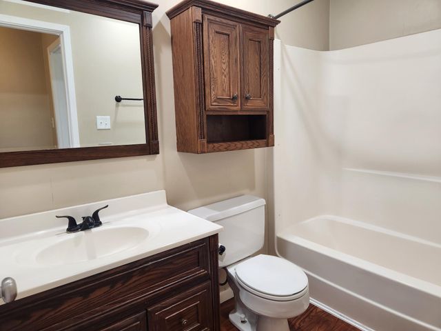 4864 Harmony Place, Waterloo, IA 50701