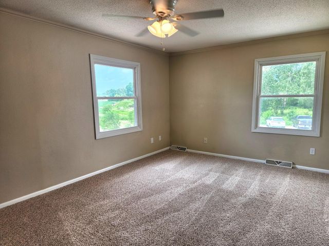 4864 Harmony Place, Waterloo, IA 50701
