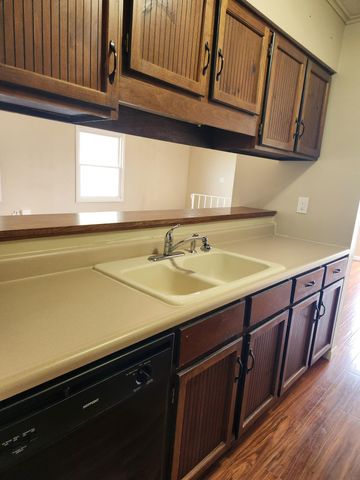 4864 Harmony Place, Waterloo, IA 50701