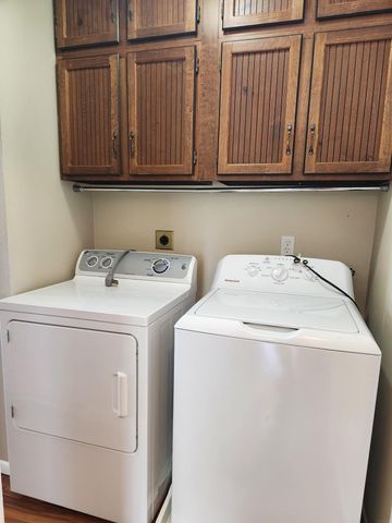 4864 Harmony Place, Waterloo, IA 50701