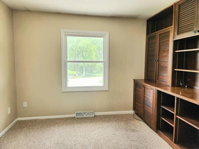 4864 Harmony Place, Waterloo, IA 50701