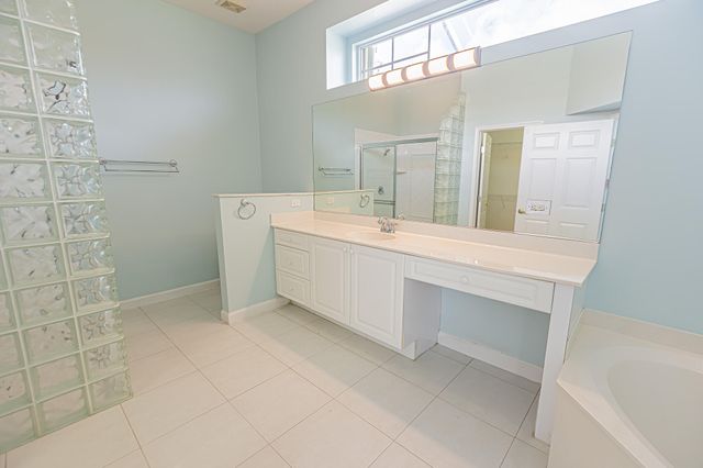 668 SW Lake Charles Circle, Port St. Lucie, Port St Lucie, FL 34986