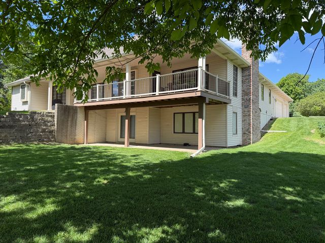 2357 Palmera Court, Bettendorf, IA 52722