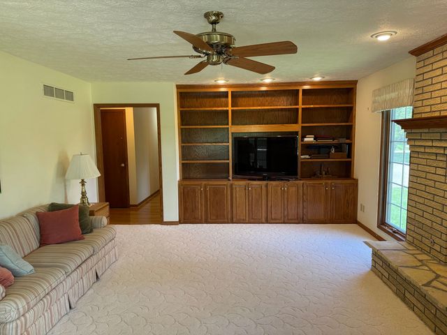 2357 Palmera Court, Bettendorf, IA 52722