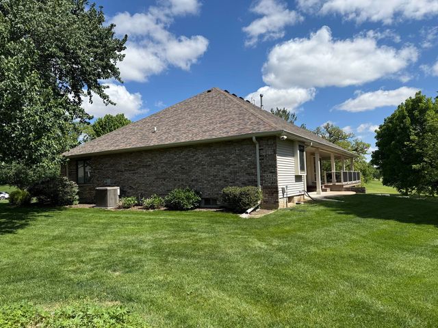 2357 Palmera Court, Bettendorf, IA 52722