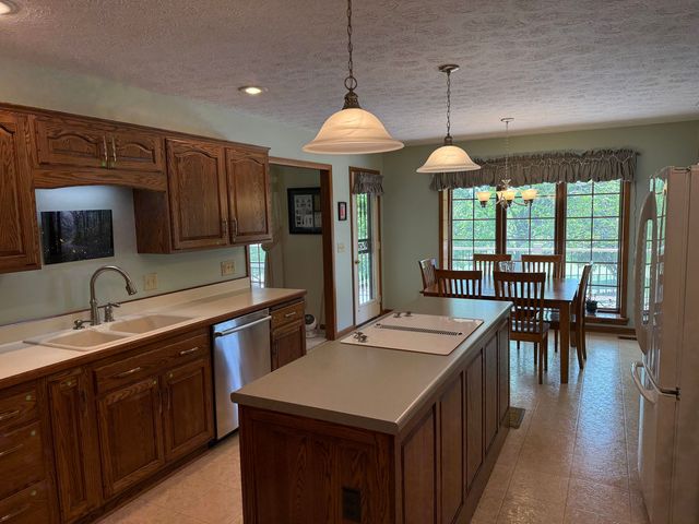 2357 Palmera Court, Bettendorf, IA 52722