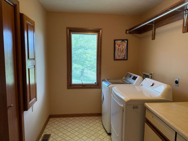 2357 Palmera Court, Bettendorf, IA 52722