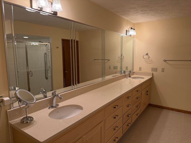 2357 Palmera Court, Bettendorf, IA 52722